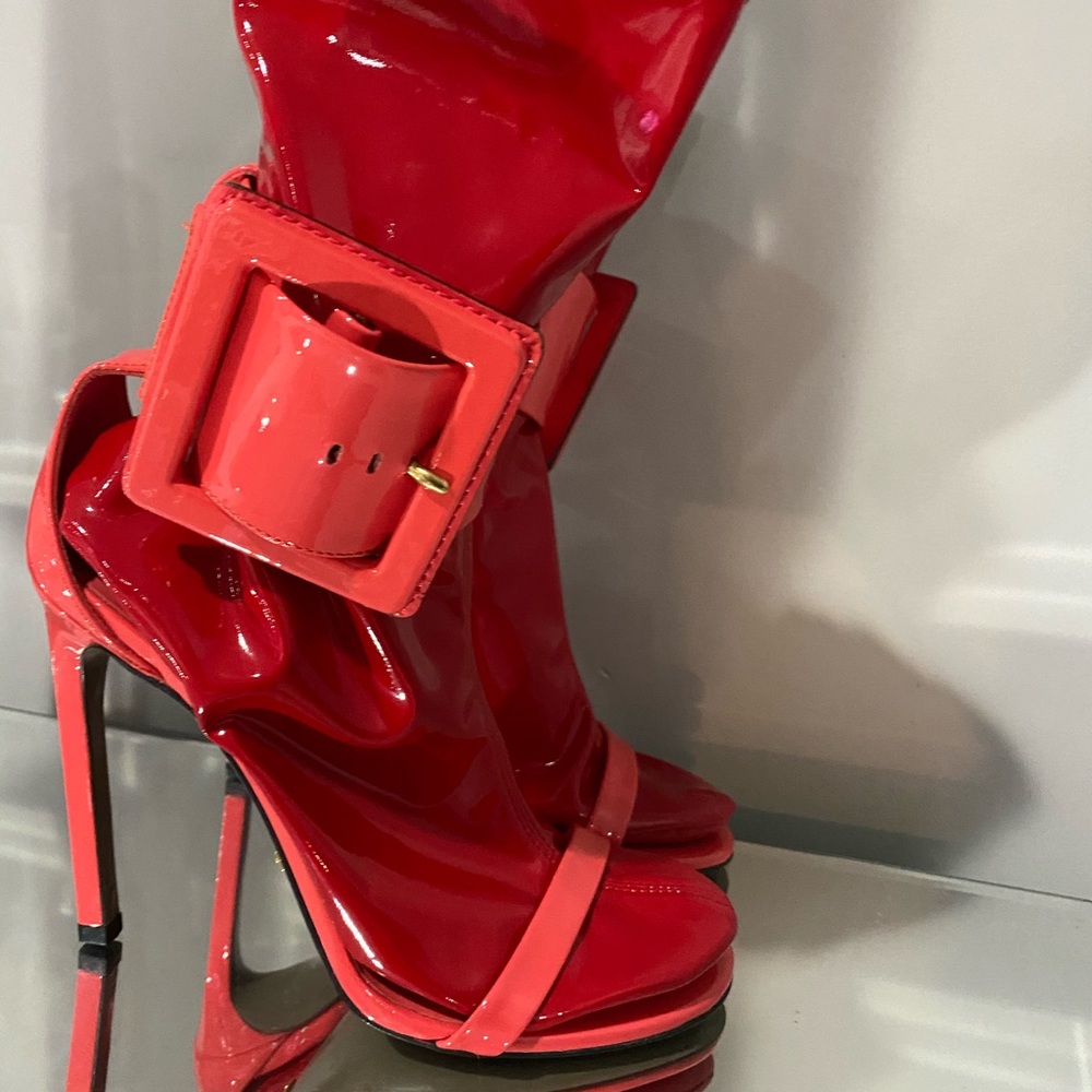 Gucci Heels - Picture 2 of 4